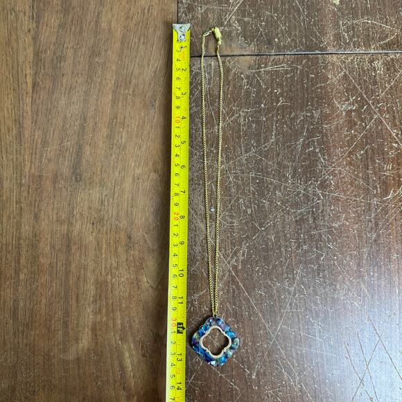 Blue Resin Gold Tone Large Pendant Chain Necklace 23 inch magnetic Closure - Picture 7 of 7